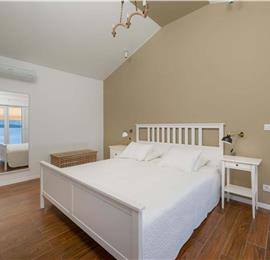 2 bedroom villa with pool and sea views in Bol, Brač Island, sleeps 4